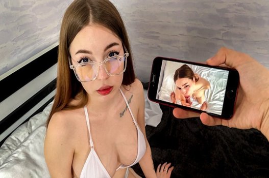 Minha irmã foi cantora para fazer sexo com meu irmão depois que ele conheceu meu segredo